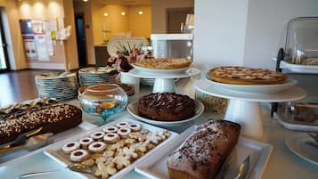 Frokostbuffé hver dag (EUR 8 per person)