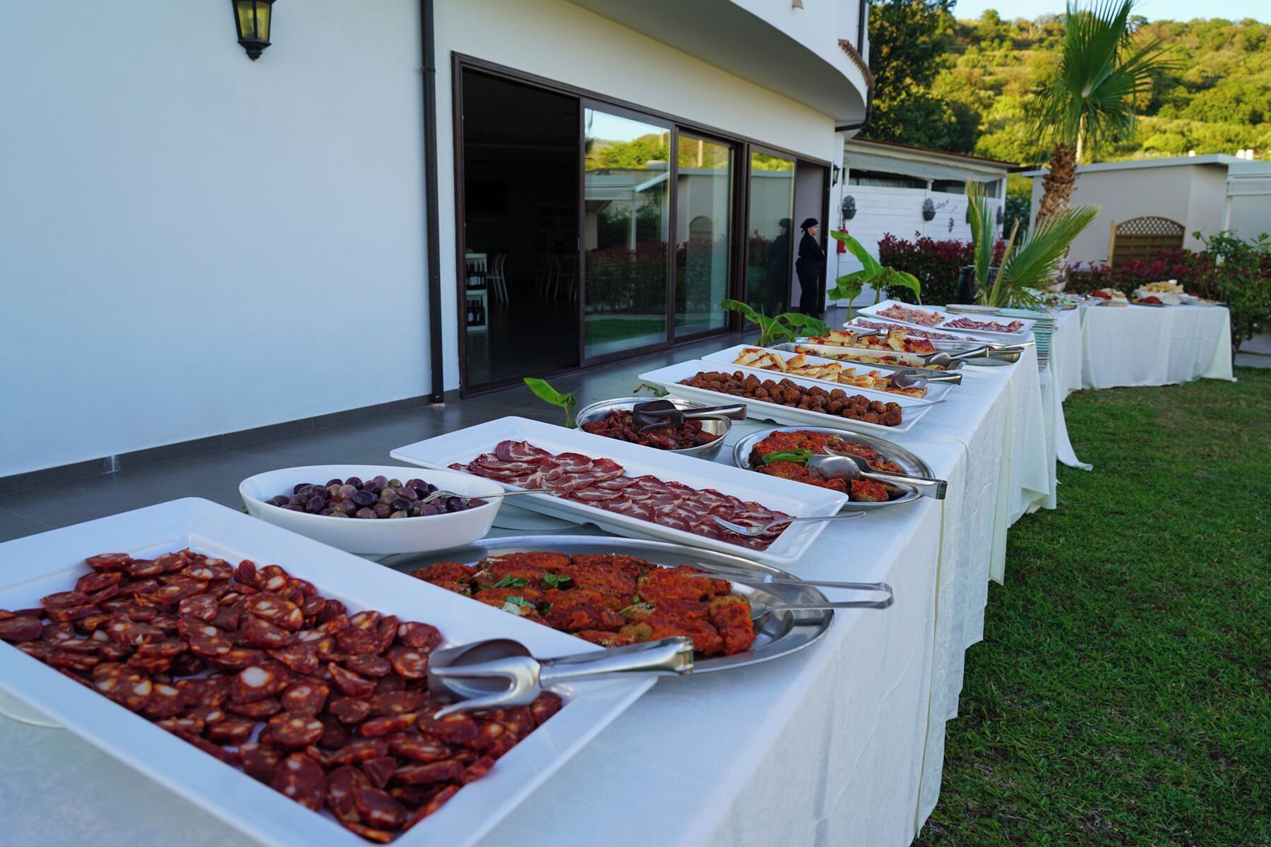 Daily buffet breakfast for a fee