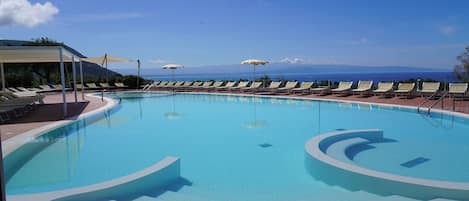 Daily buffet breakfast (EUR 8 per person)