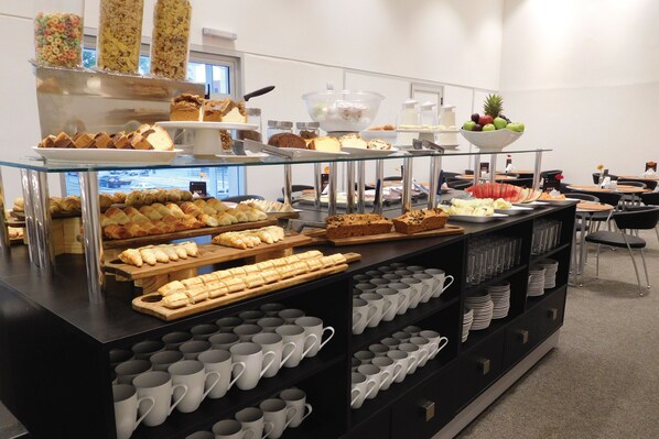 Free daily buffet breakfast