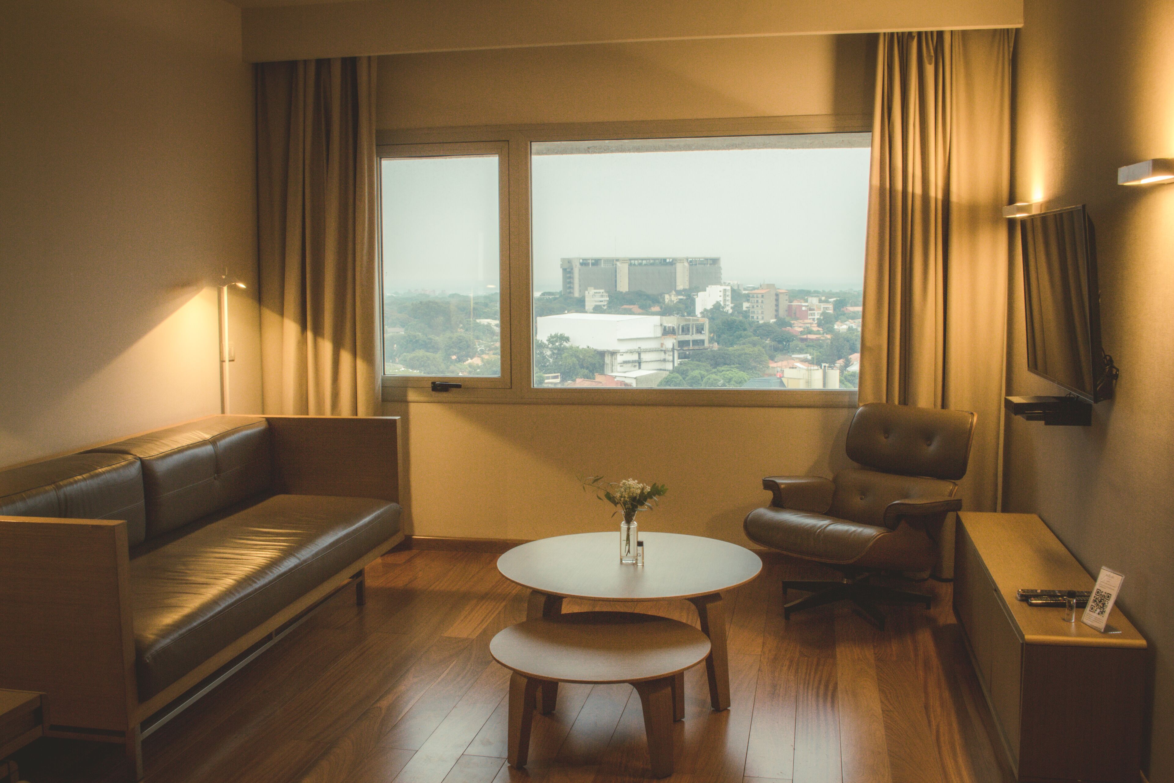 Suite, 1 kingsize-seng, ikke-røyk (King Bed) | Sengetøy av topp kvalitet, minibar, safe på rommet og skrivebord