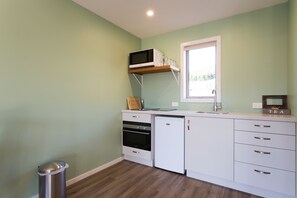 村舍 | 私人简易厨房 | 冰箱、微波炉、炉灶、茶具/咖啡用具