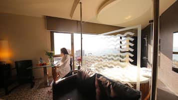 Panoramic Suite | Tab mandi berpancutan