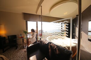 Panoramic Suite | Jetted tub