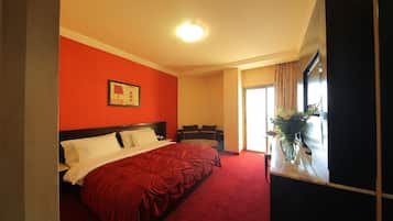 Comfort Double Room, Balcony | 1 bedroom, minibar, in-room safe, blackout drapes