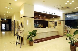 Lobby - Toyoko Inn Kyoto Gojo-omiya (Kyoto)
