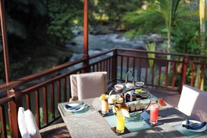 Outdoor dining - THE Samaya Ubud Hotel (Ubud)