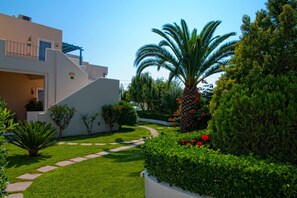 Property grounds - Papadakis Apartments (Apokoronas)