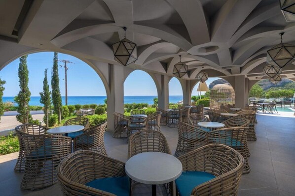 Outdoor dining - Porto Angeli Beach Resort (Rhodes)
