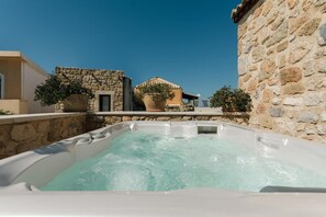 Outdoor spa tub - Casa Di Veneto (Hersonissos)