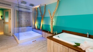 A modern spa room with a large bathtub, a separate shower area, and a wooden vanity with a large mirror. - Herods Vitalis Spa Hotel Eilat (Eilat)