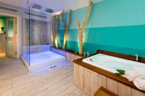 Indoor spa tub