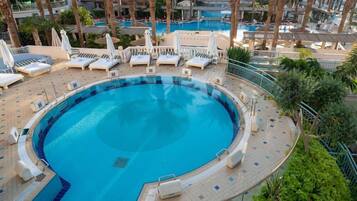 Kolam renang outdoor