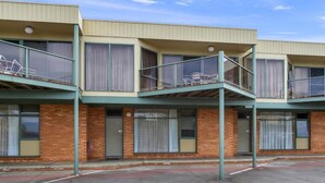 Exterior - Comfort Inn and Suites Lakes Entrance (Lakes Entrance)