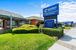 Property grounds - Comfort Inn and Suites Lakes Entrance (Lakes Entrance)