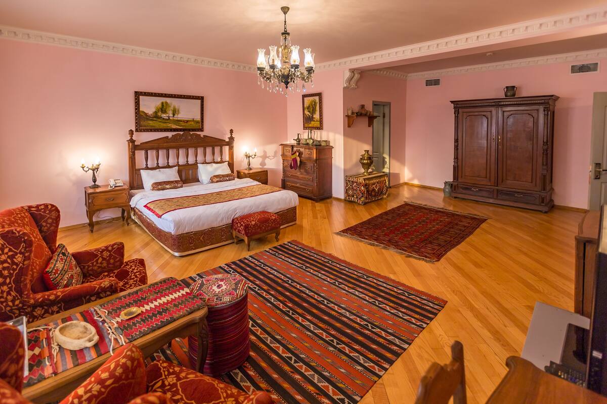 Luxury-Suite, 1 King-Bett, Stadtblick | Hochwertige Bettwaren, Minibar, Zimmersafe, Schreibtisch