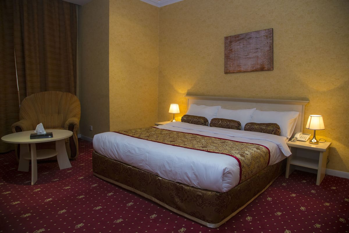 Premium bedding, minibar, in-room safe, desk
