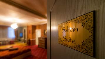 Luxury-Suite, 1 King-Bett, Stadtblick | Zimmerausstattung