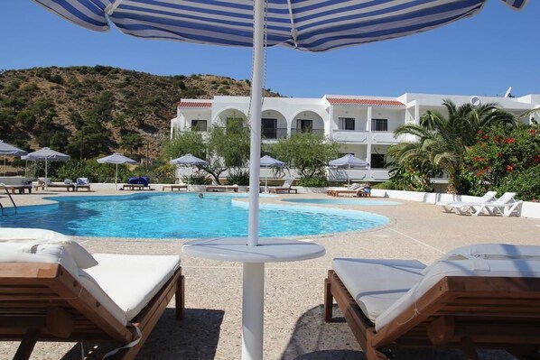 Terrace/patio - Mediterranean Hotel (Karpathos)
