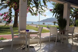 Bar (on property) - Mediterranean Hotel (Karpathos)