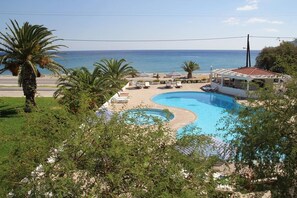 Outdoor pool - Mediterranean Hotel (Karpathos)