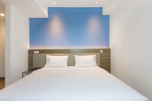 Coffres-forts dans les chambres, bureau, Wi-Fi gratuit, draps fournis