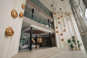 المنشأة من الداخل