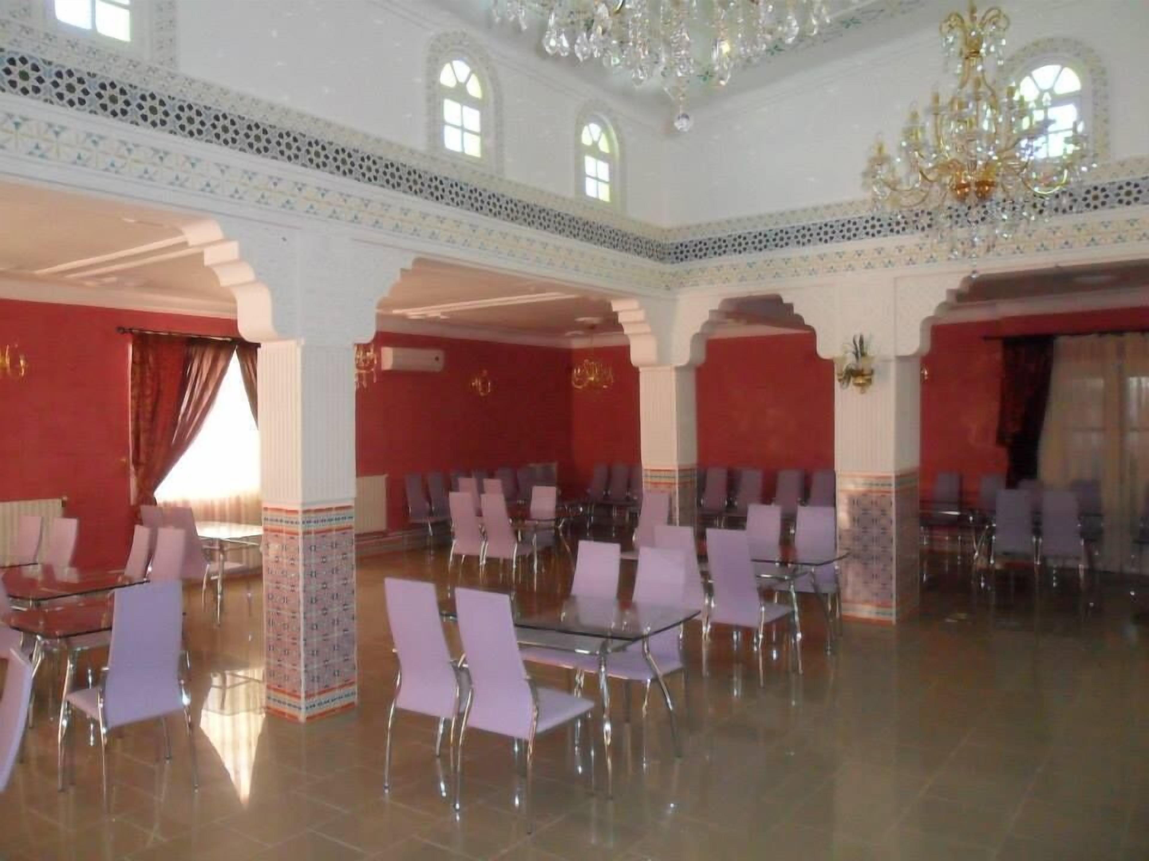 Breakfast, lunch, dinner served; local and international cuisine 