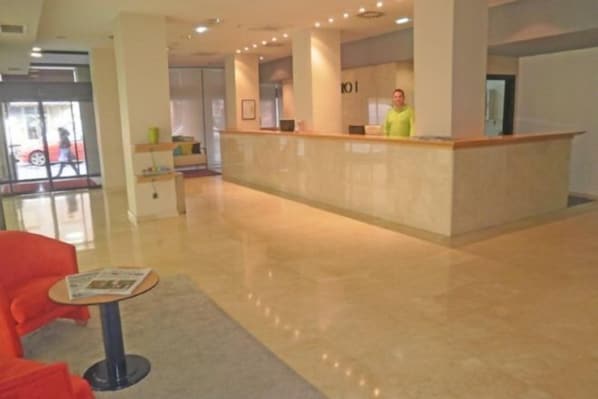Lobby - Ibis Styles Zaragoza Centro (Zaragoza)