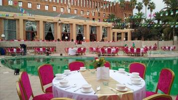 Breakfast, lunch, dinner served; local and international cuisine