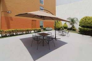 Outdoor dining - City Express Junior by Marriott Toluca Aeropuerto (Toluca)