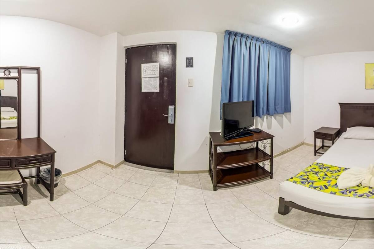 Coffres-forts dans les chambres, bureau, Wi-Fi gratuit, draps fournis