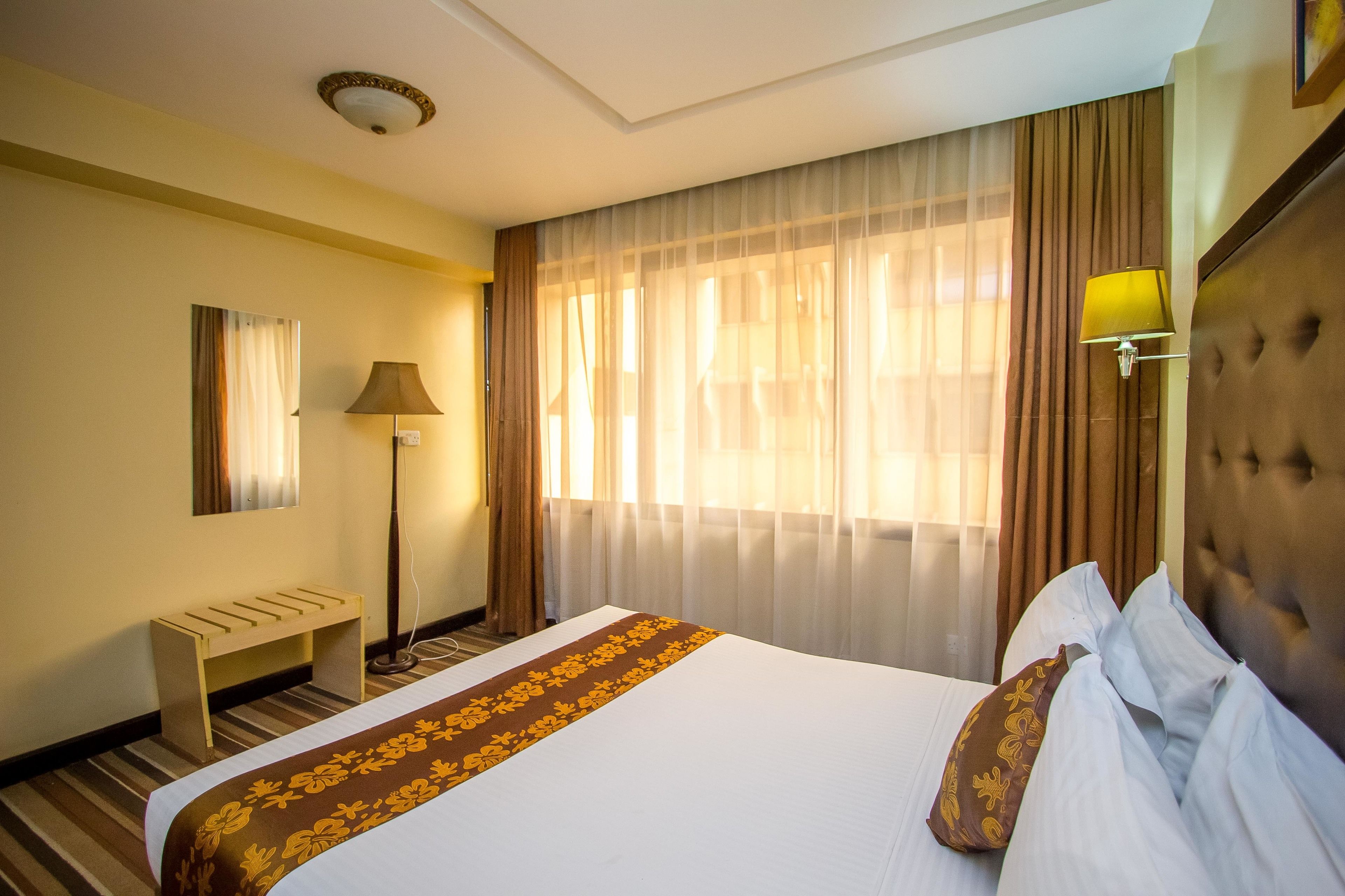 4 bedrooms, Egyptian cotton sheets, premium bedding, memory foam beds