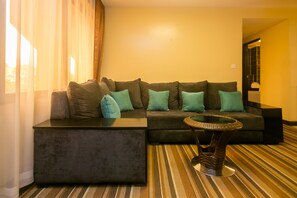 4 bedrooms, Egyptian cotton sheets, premium bedding, in-room safe - The Clarion Hotel (Nairobi)