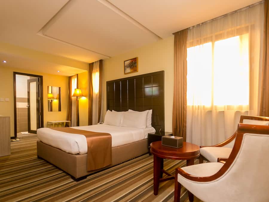 4 bedrooms, Egyptian cotton sheets, premium bedding, in-room safe