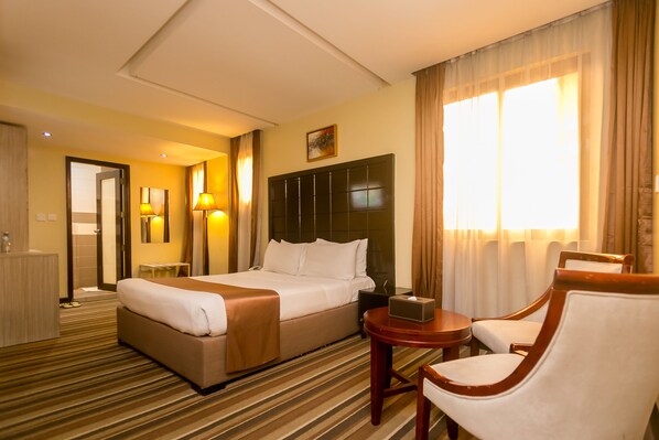 4 bedrooms, Egyptian cotton sheets, premium bedding, in-room safe