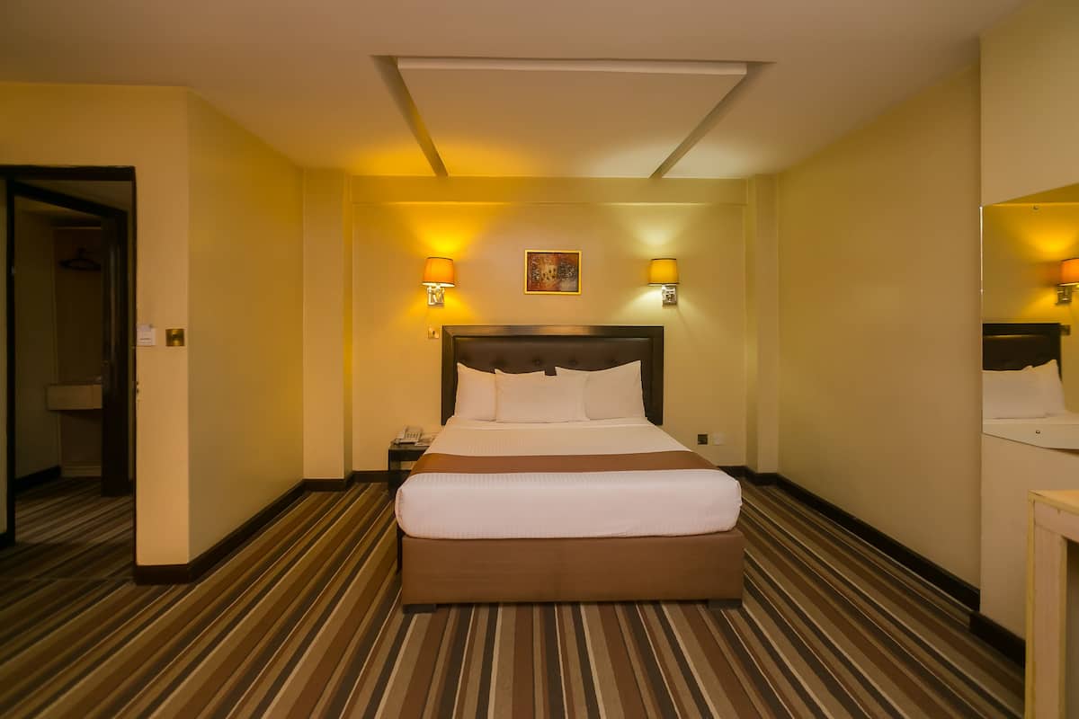 4 bedrooms, Egyptian cotton sheets, premium bedding, in-room safe