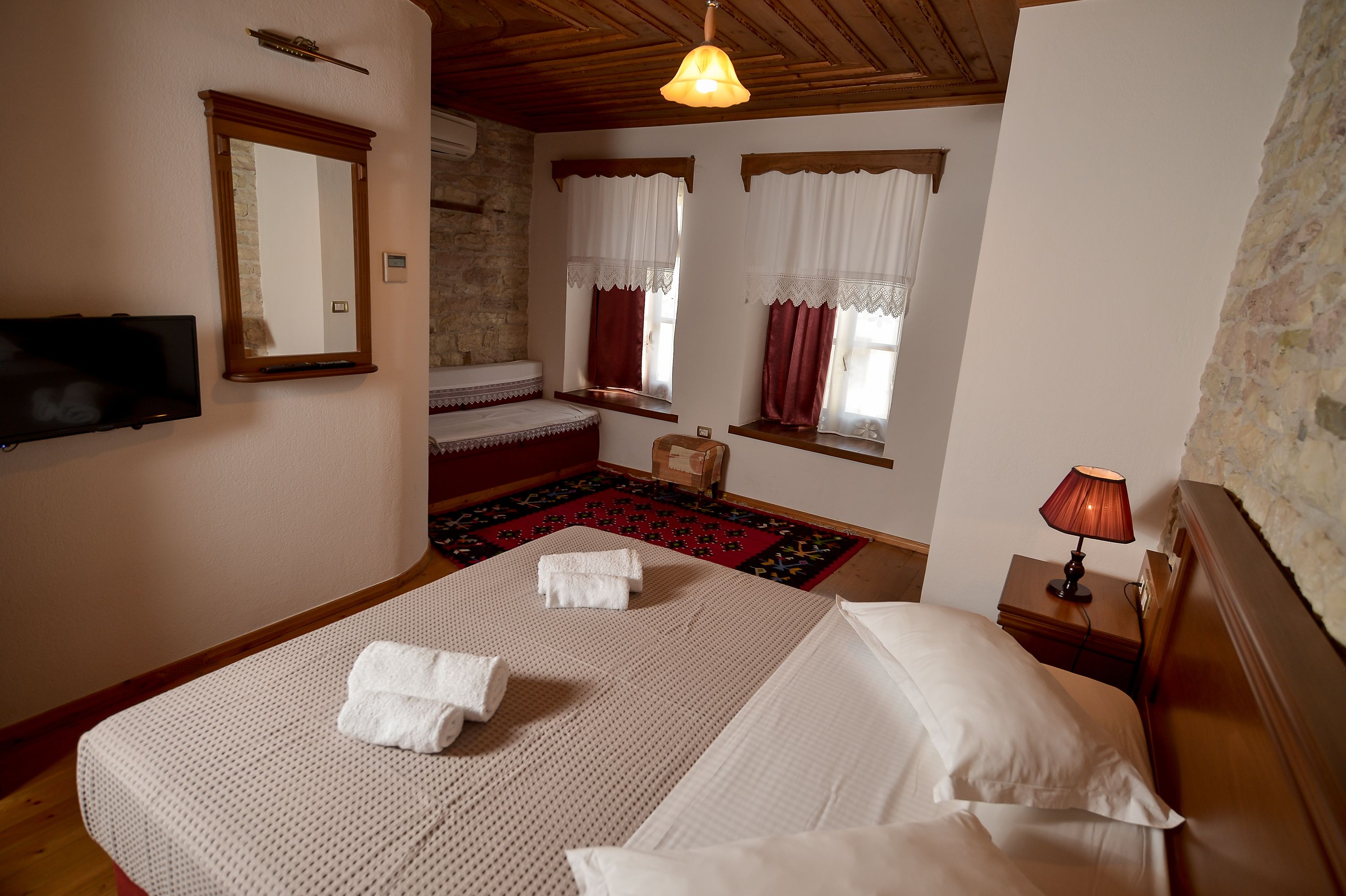 superior double room | minibar, desk, soundproofing, iron/ironing board