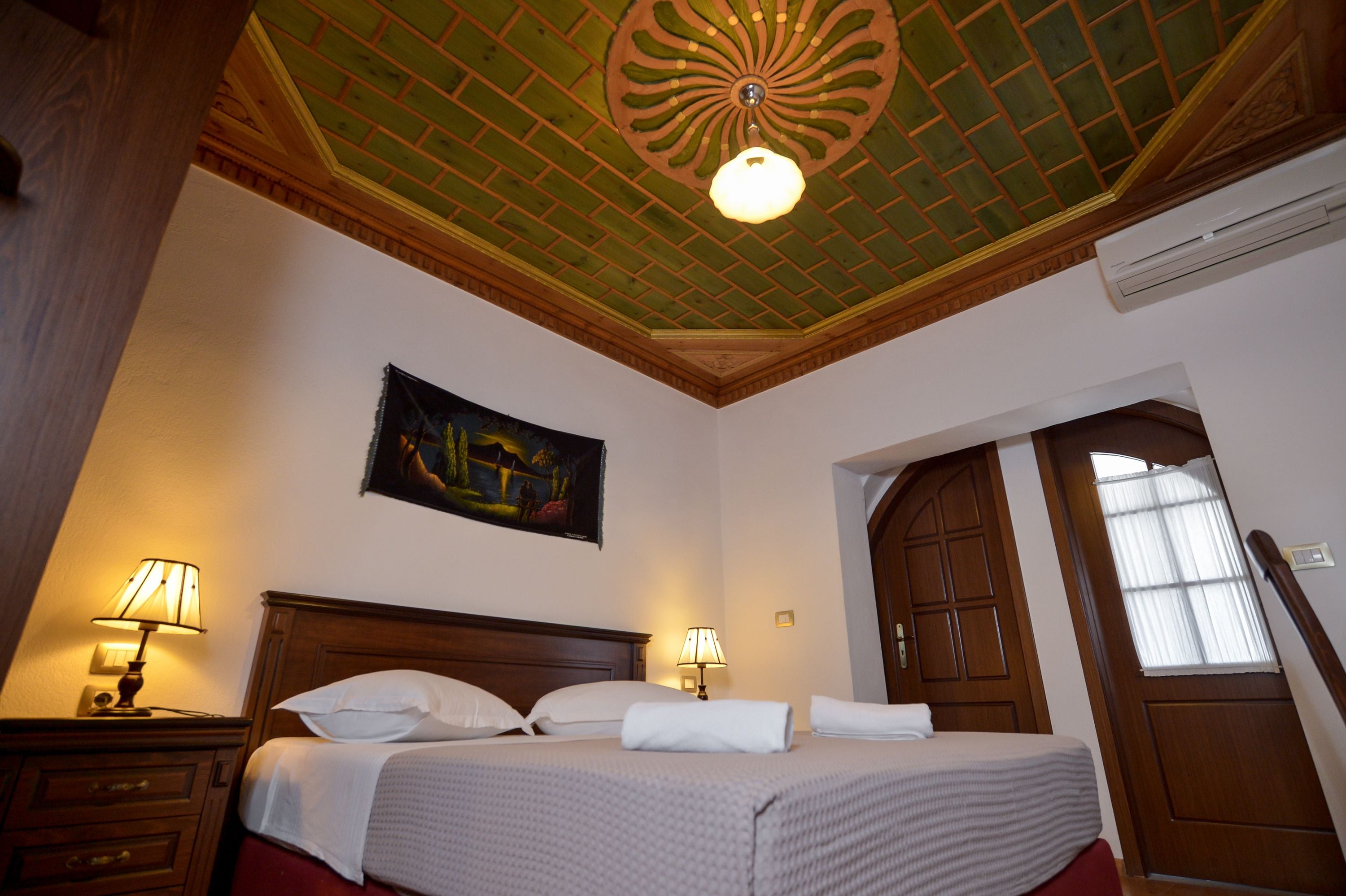 deluxe double room, balcony | minibar, desk, soundproofing, iron/ironing board