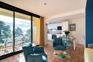 Apartment 2-4 persons, Sea View Balcony, Upper Floor | Living area