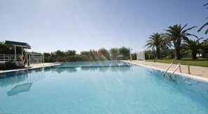 Een seizoensgebonden buitenzwembad