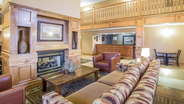 Living area - Quality Inn & Suites Casper Near Event Center (Casper)