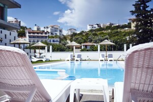 季节性开放的室外游泳池