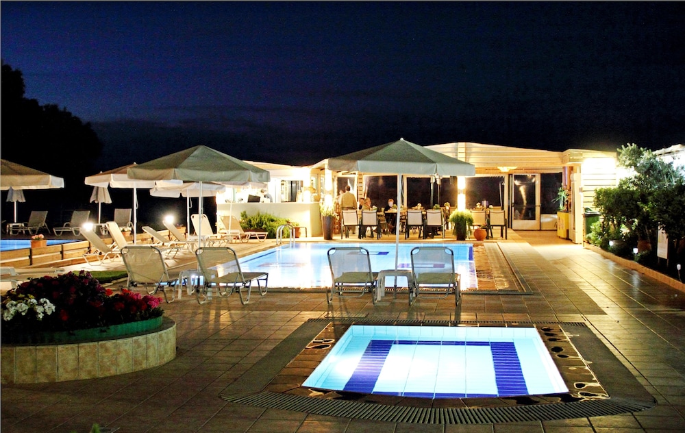 Esperides Beach Hotel Apartments image