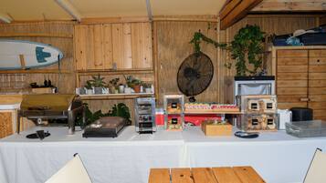 Desayuno buffet (EUR 10 por persona)