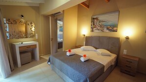 Un dormitorio con cama, mesitas de noche, un escritorio y un cuadro en la pared.