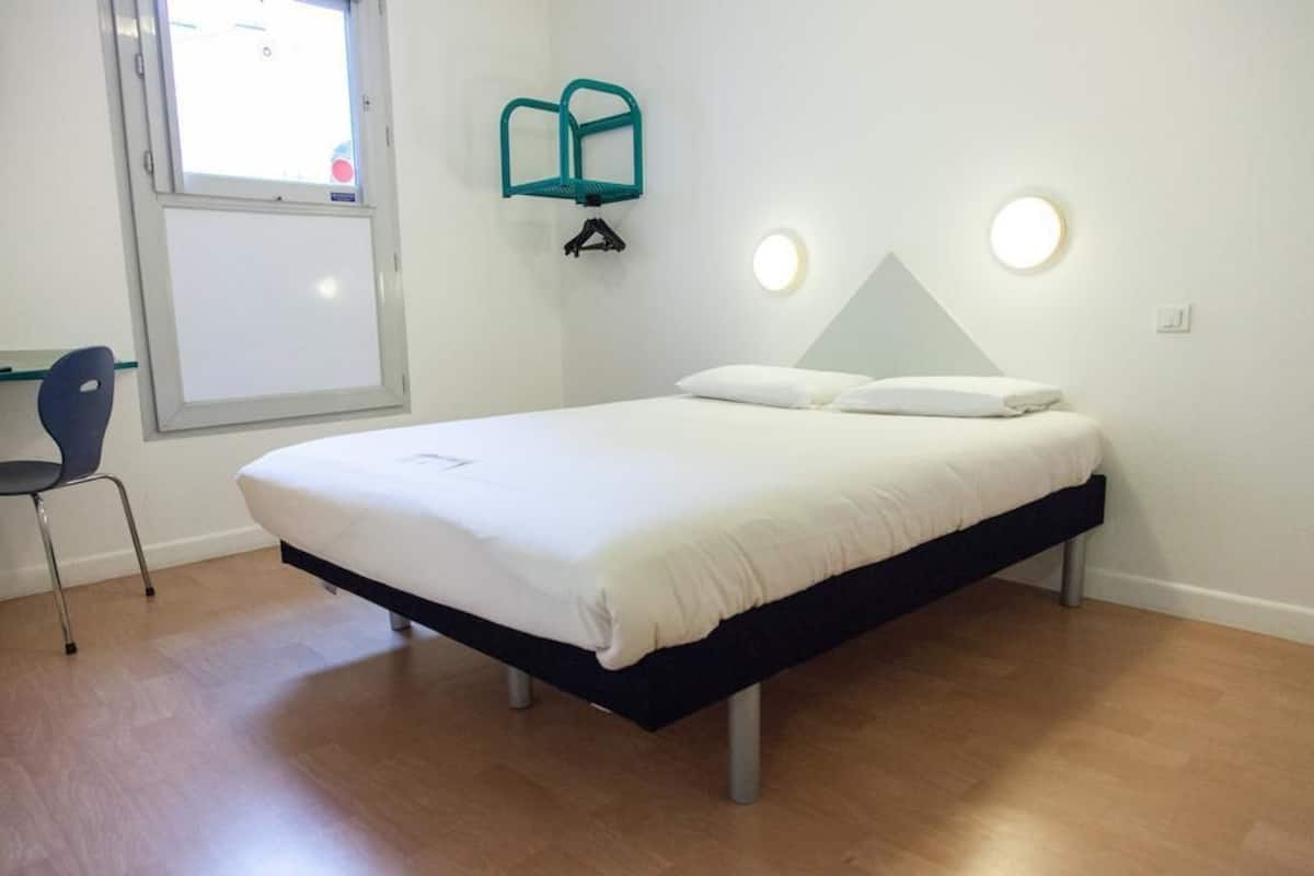 Desk, soundproofing, iron/ironing board, free cribs/infant beds