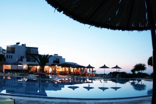Outdoor pool - Semiramis Village (Hersonissos)