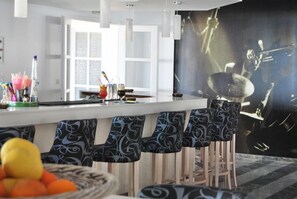 Bar (in der Unterkunft)