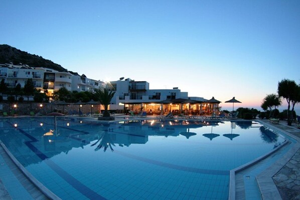 Outdoor pool - Semiramis Village (Hersonissos)